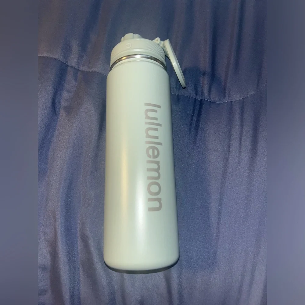 🚫SOLD🚫 🍋Lululemon NWOT Back to Life 24 oz. Sport Bottle - Green - Picture 7 of 12